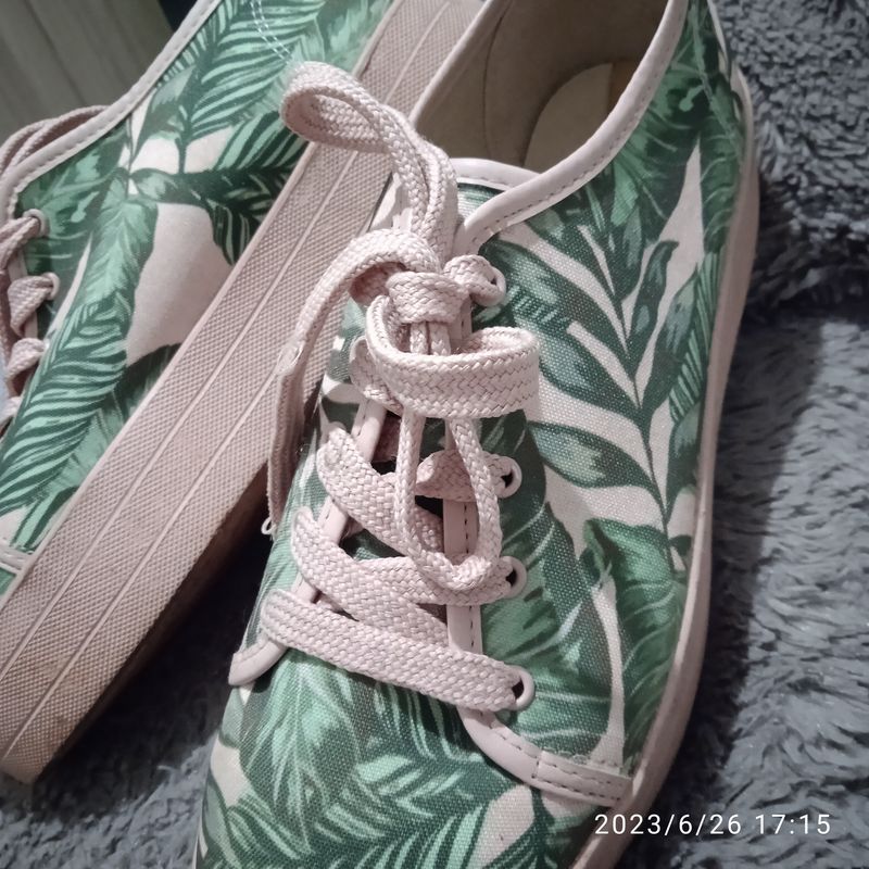 Tenis 2024 moleca floral