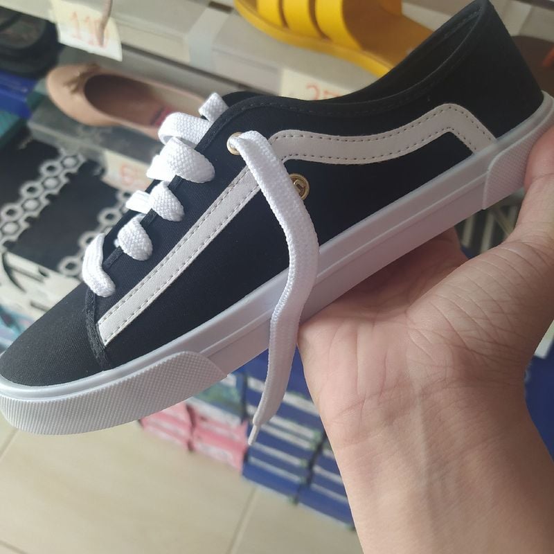 Tenis moleca hot sale branco e preto