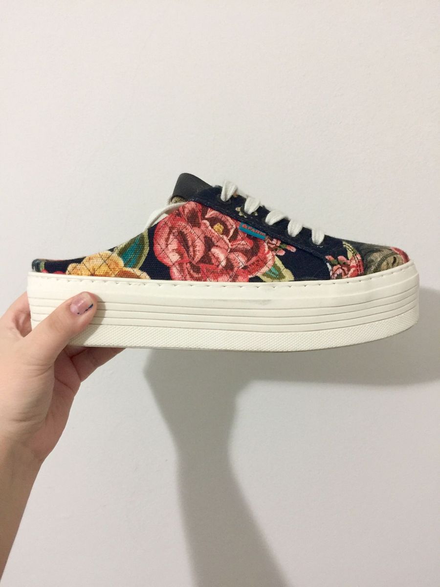tenis mule floral