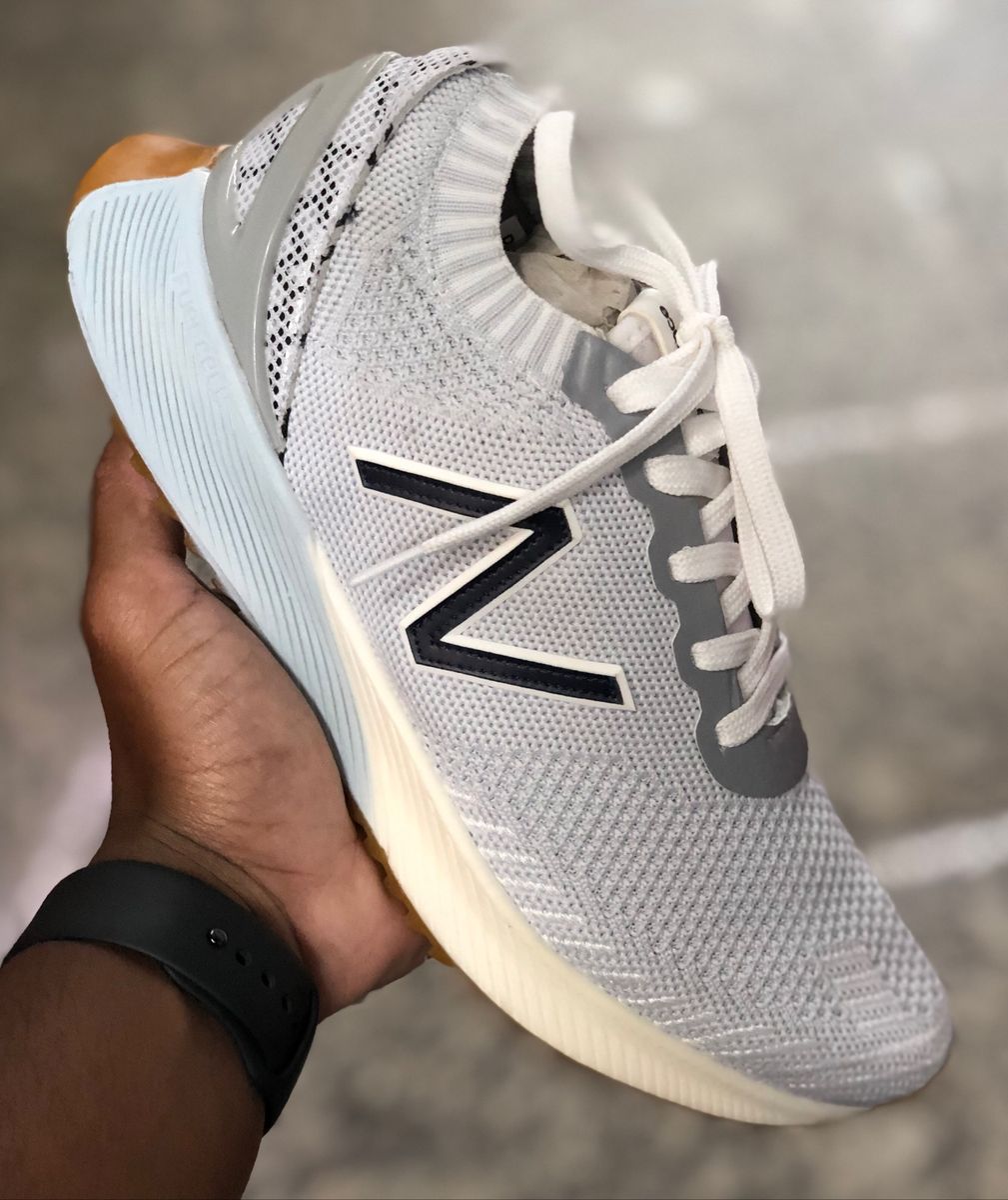 new balance cinza claro