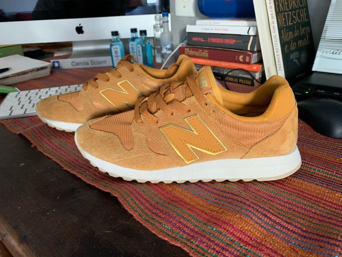 tenis new balance mostarda