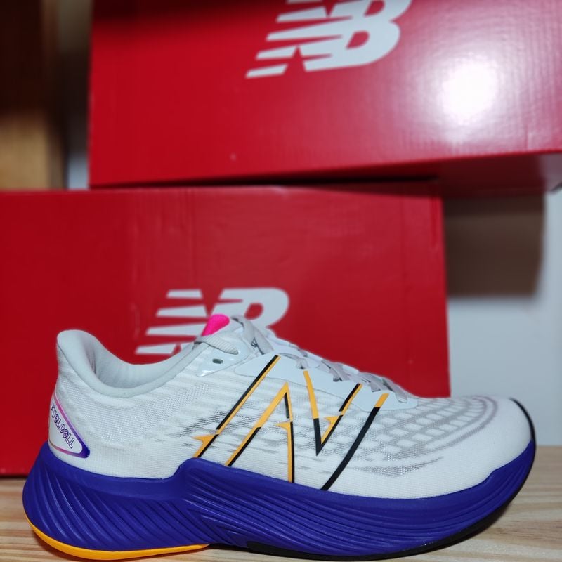Tênis New Balance Fuelcell Prism V2 - Feminino - Branco e Tênis New Balance Fuelcell Prism V2 - Feminino - Branco e