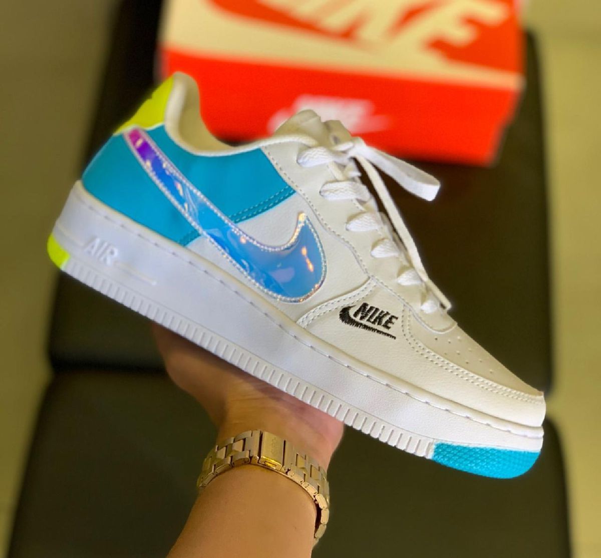 tenis nike holografico