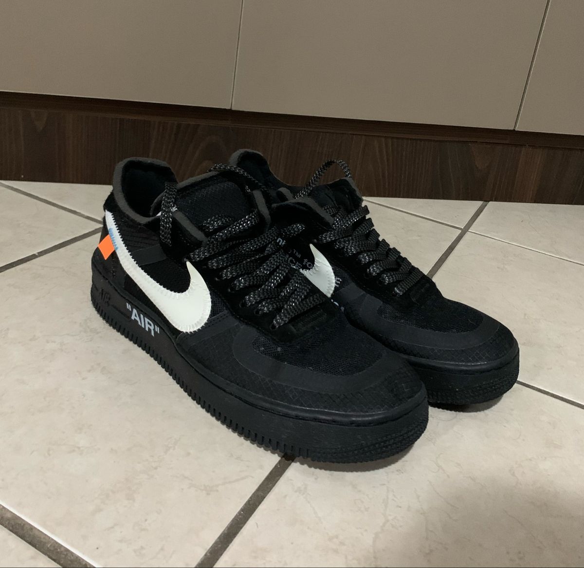 air force preto off white