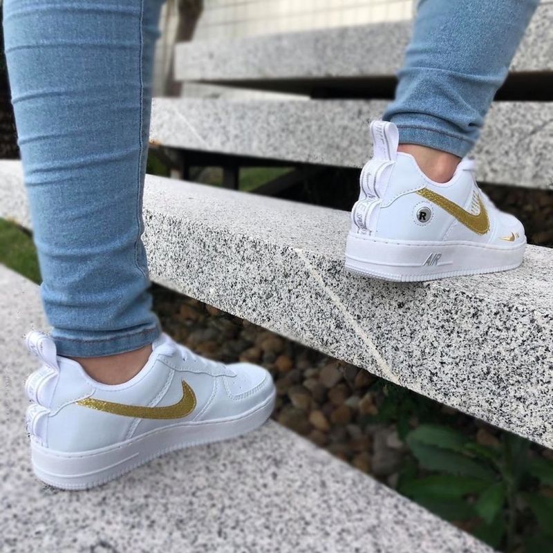 Nike shoes with gold 2024 tick