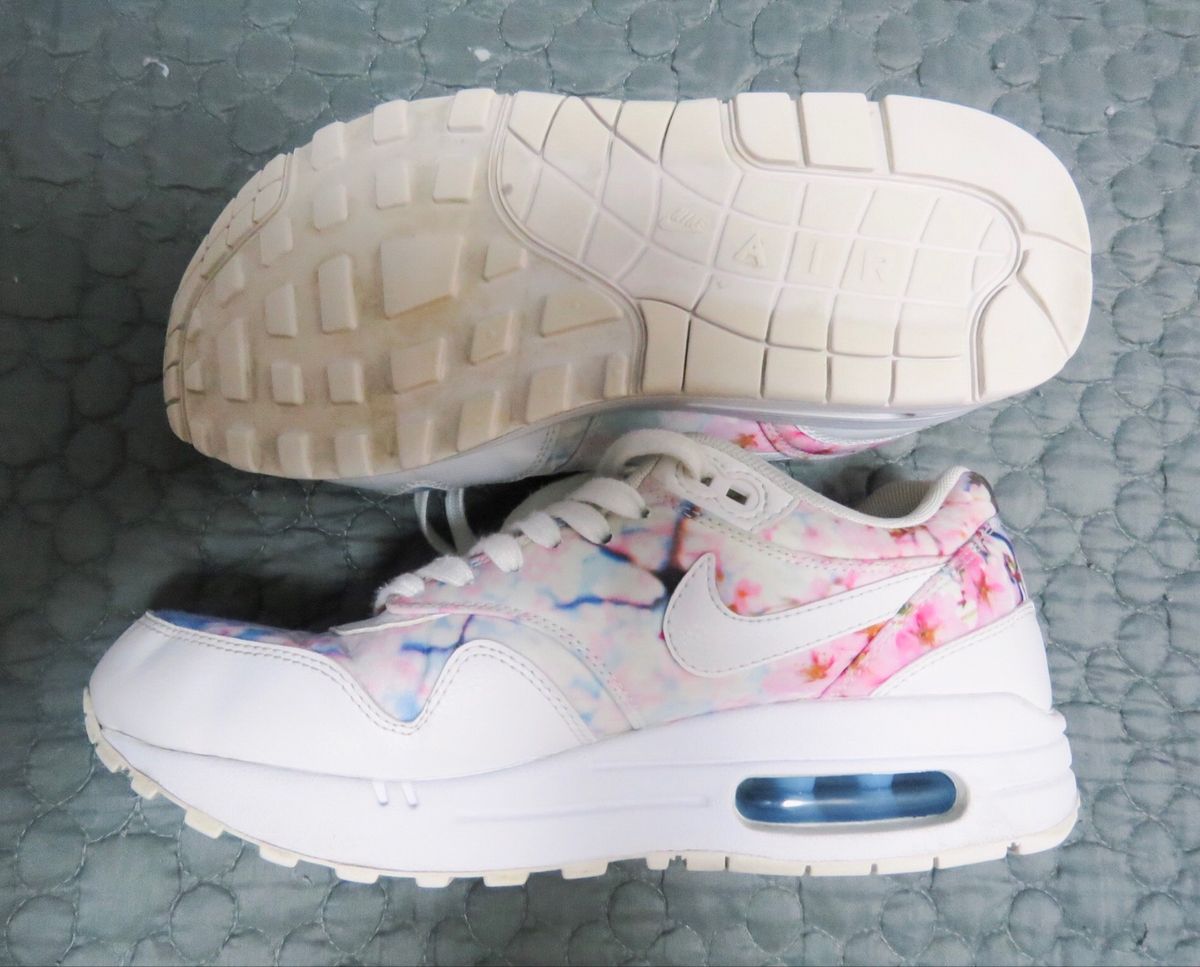 tenis nike florido feminino