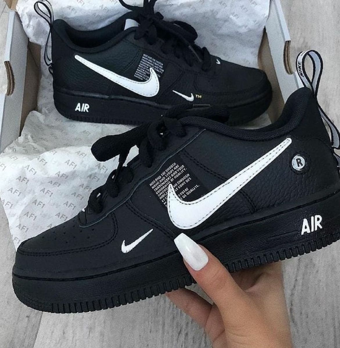 nike preto com branco feminino