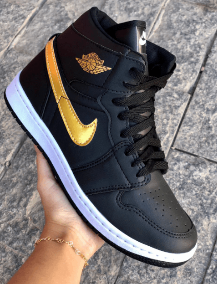 Jordan preto best sale com dourado