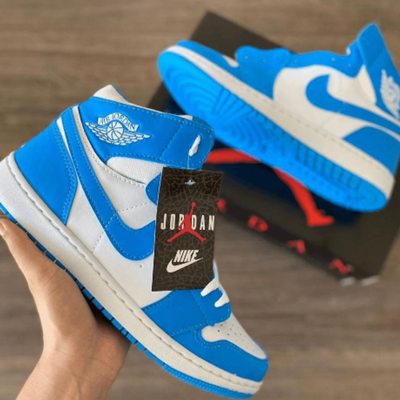 Tênis Nike Air Jordan 1 Retrô Cano Alto Branco e Azul Bebê - 42