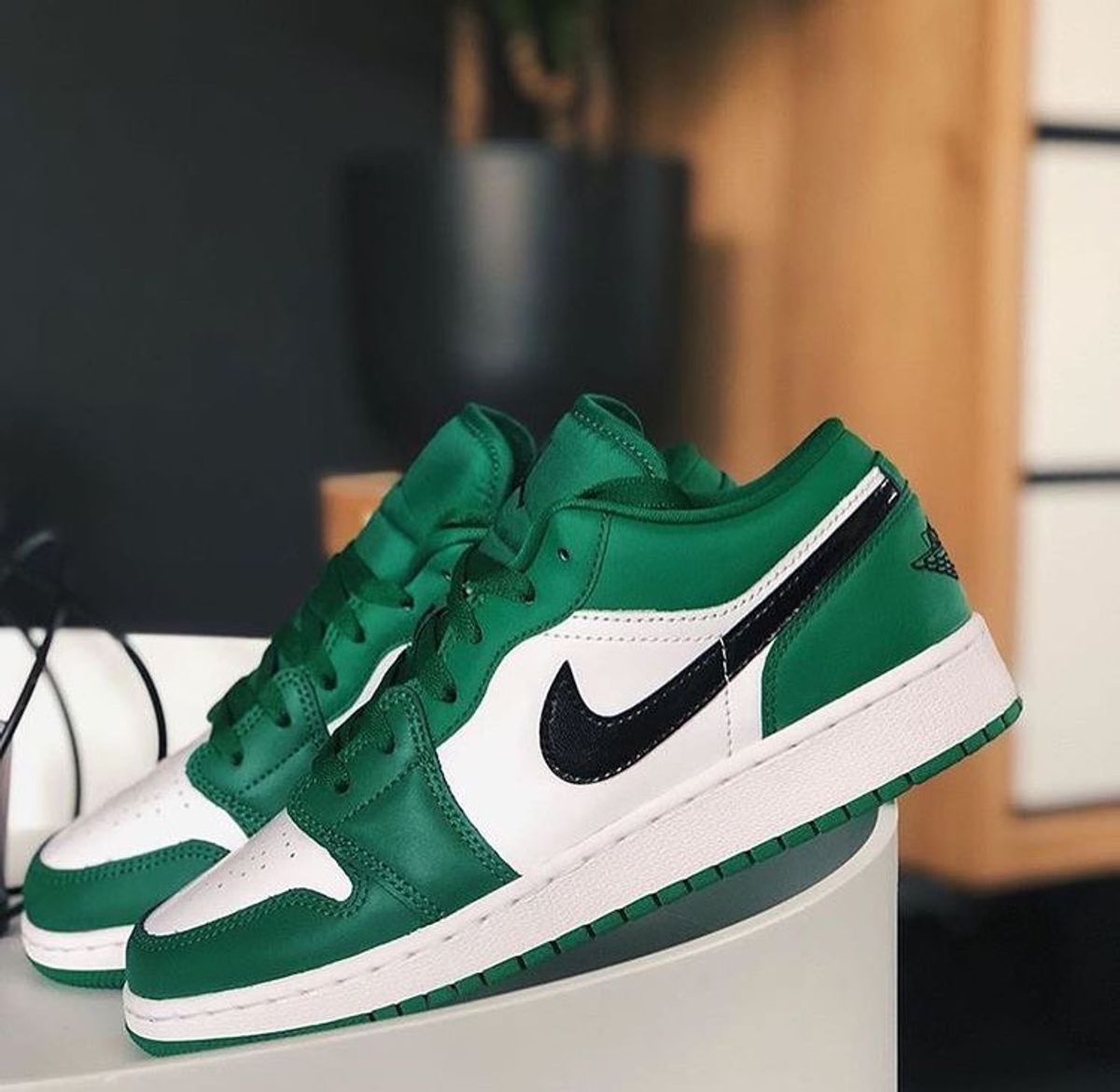 jordan low 1 pine green