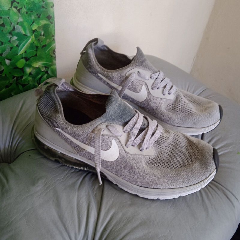 Nike store silver 41