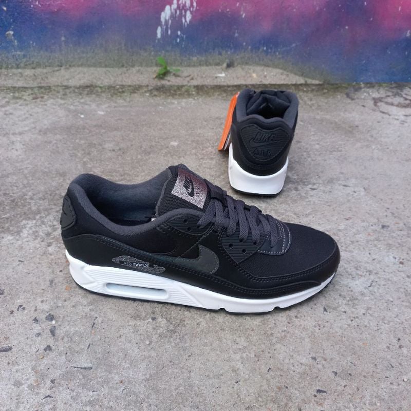 Tenis nike hot sale preto florido