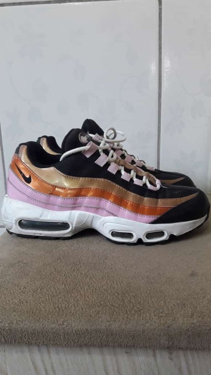 Air max 95 shop preto e dourado