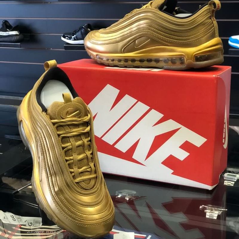 Nike store 97 dourado