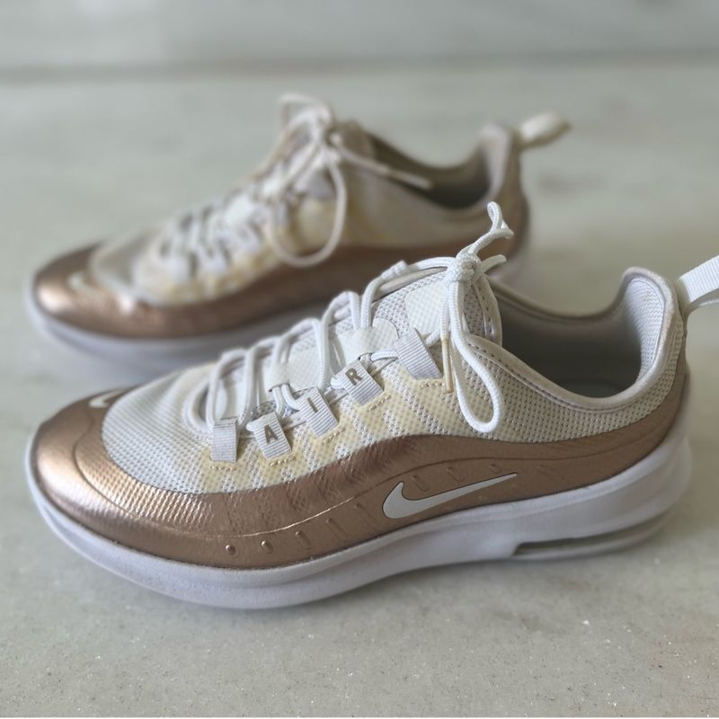 Air max branco e sales dourado