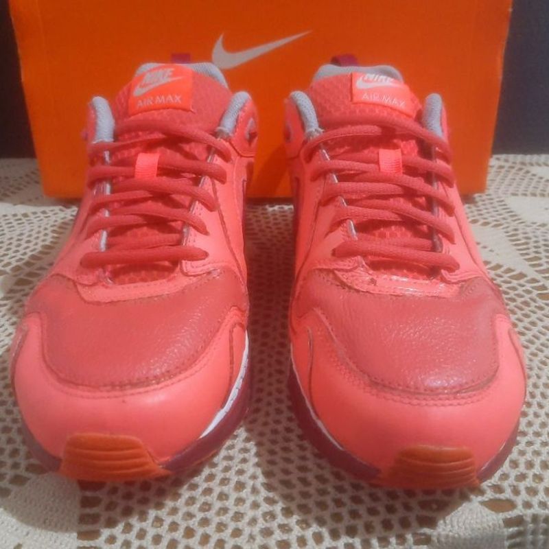 Bubble gum best sale nike air max