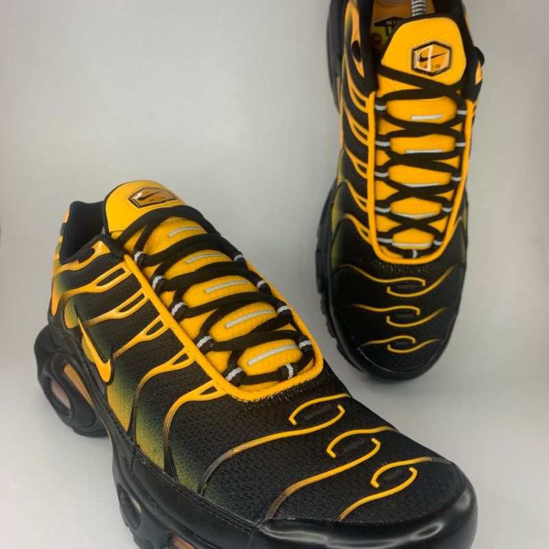 Nike air max plus tn black hot sale and yellow