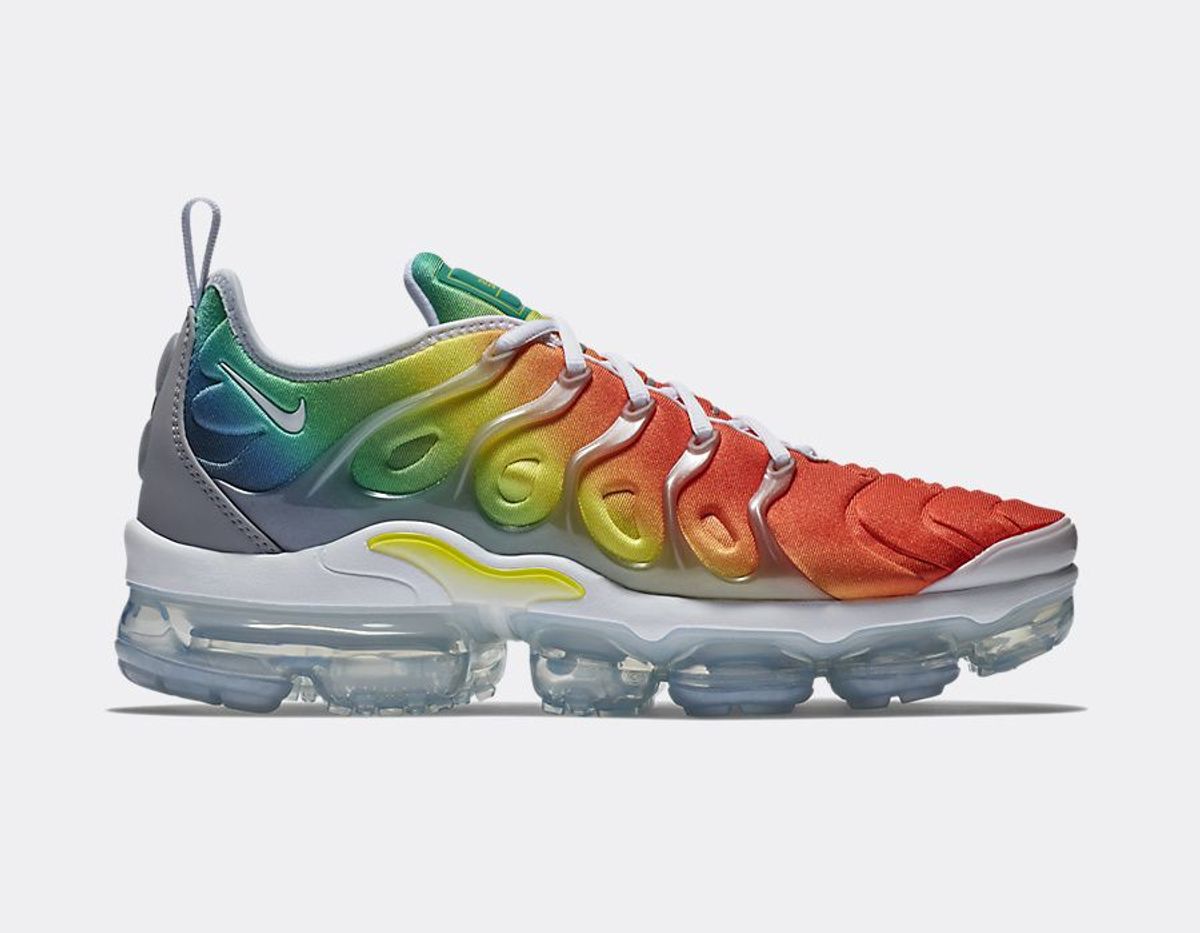 Vapormax branco hot sale com laranja