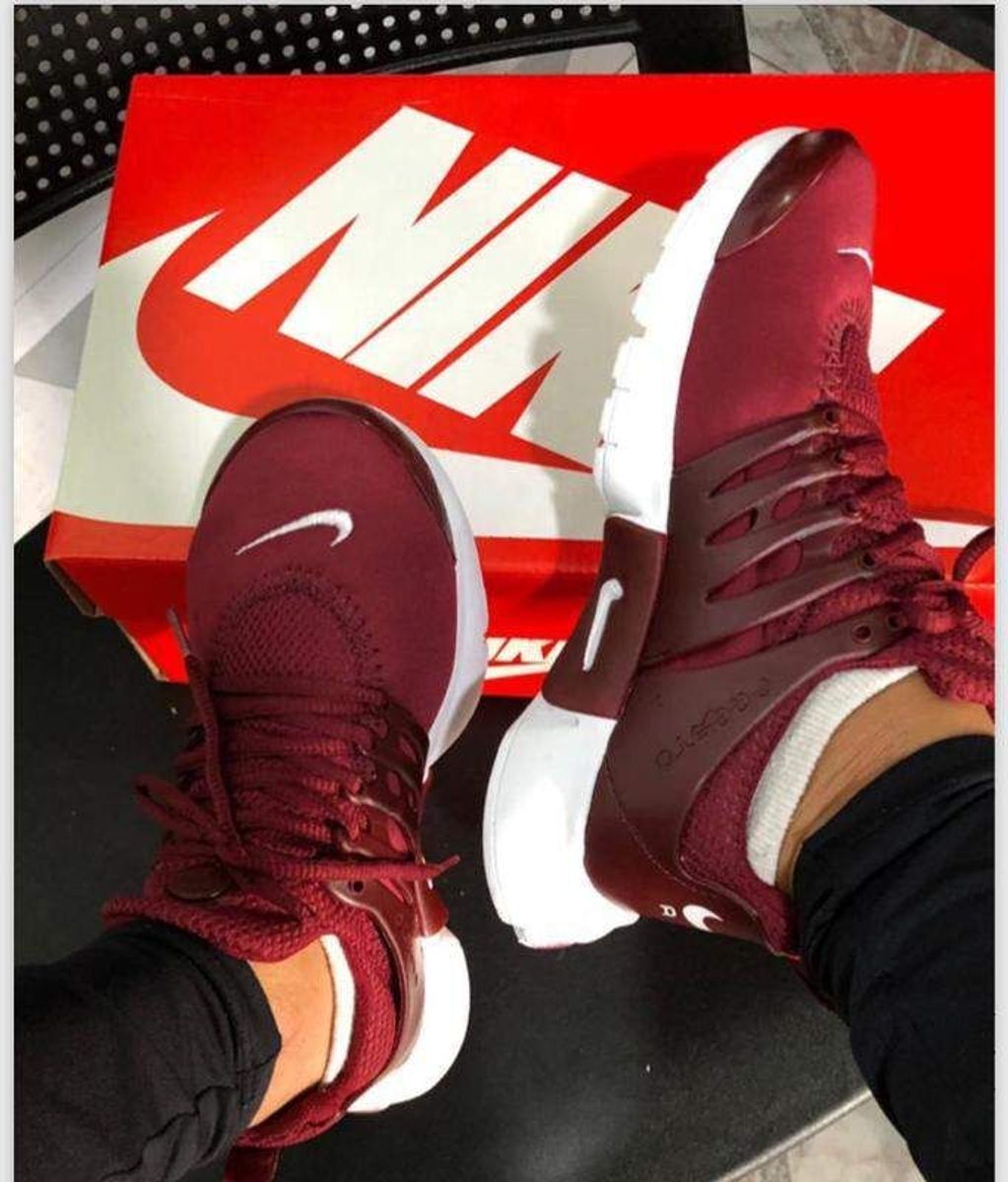 tenis nike feminino bordo