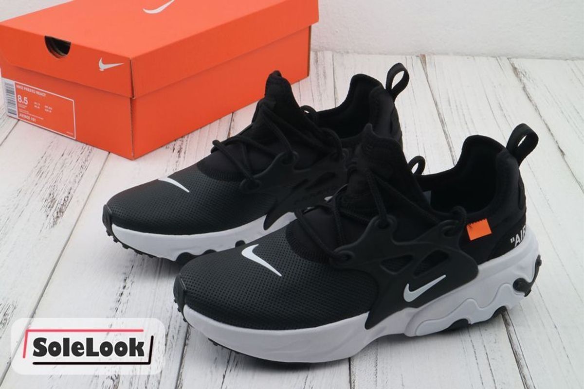 tenis nike preto com solado branco