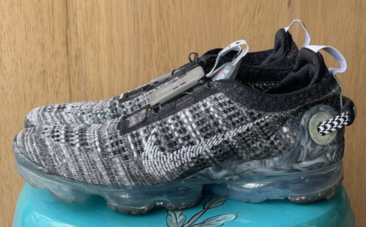 vapormax with lock