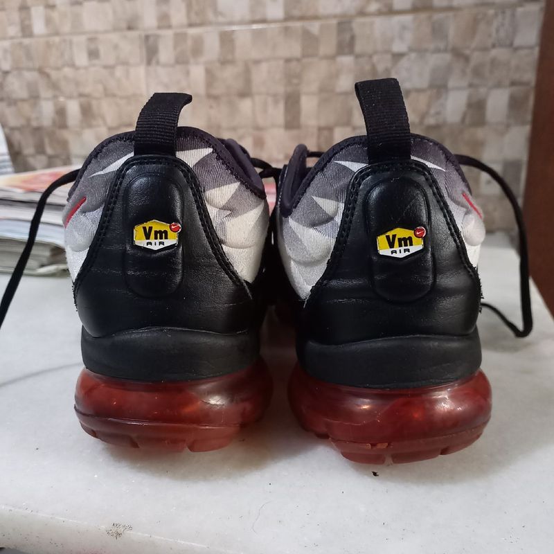 Vapormax red best sale shark tooth