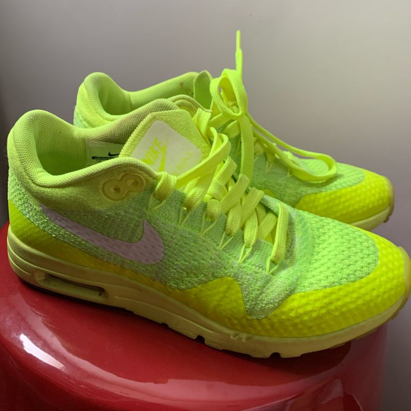 Fluorescent hot sale yellow nike