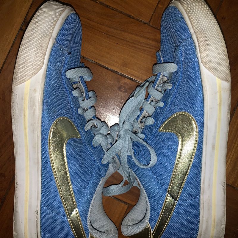 Tenis nike best sale azul com dourado