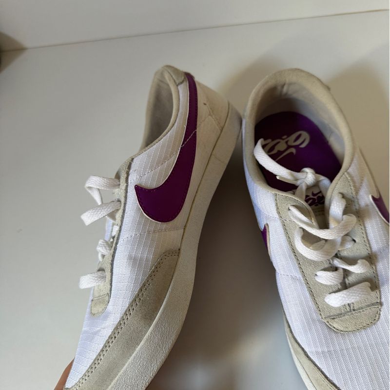 Tenis nike branco sales e roxo