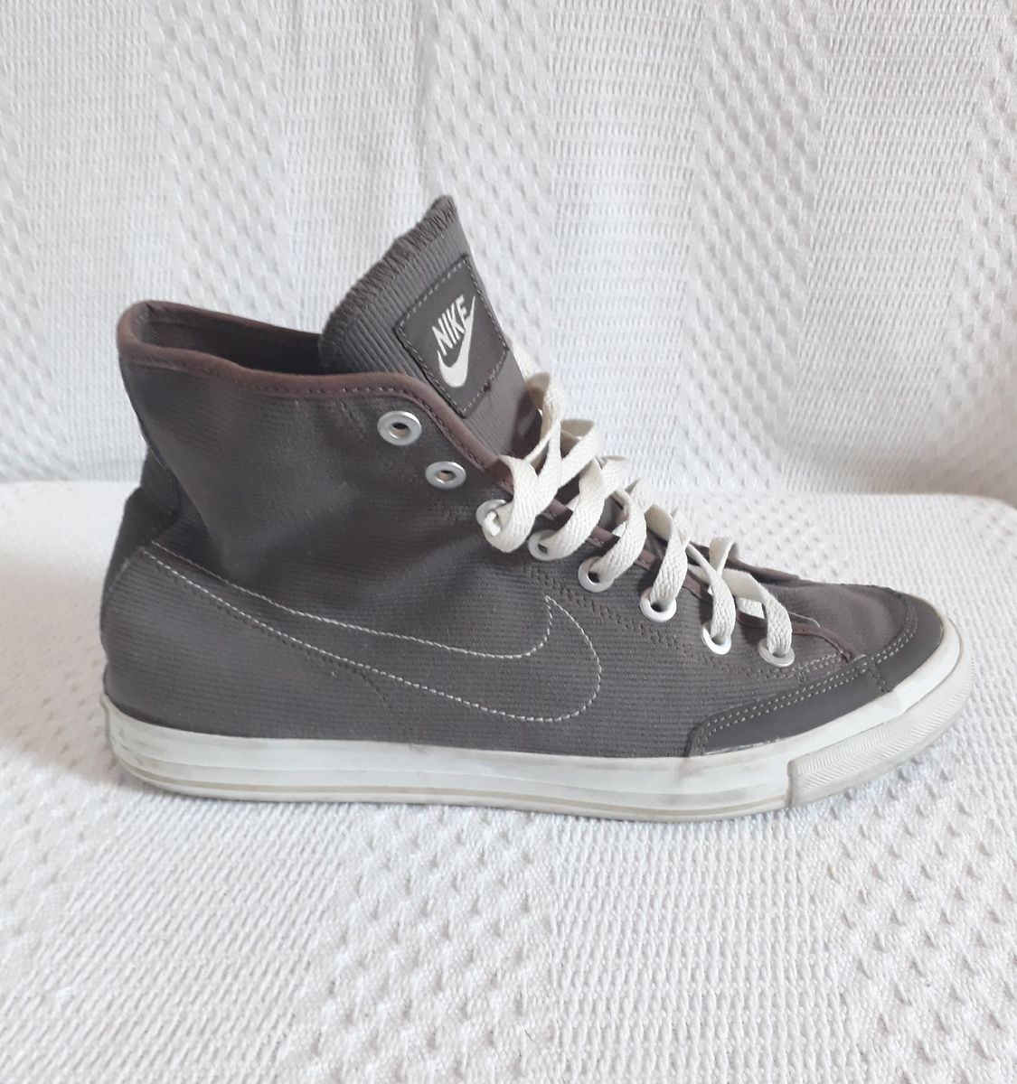 tenis nike cano alto cinza