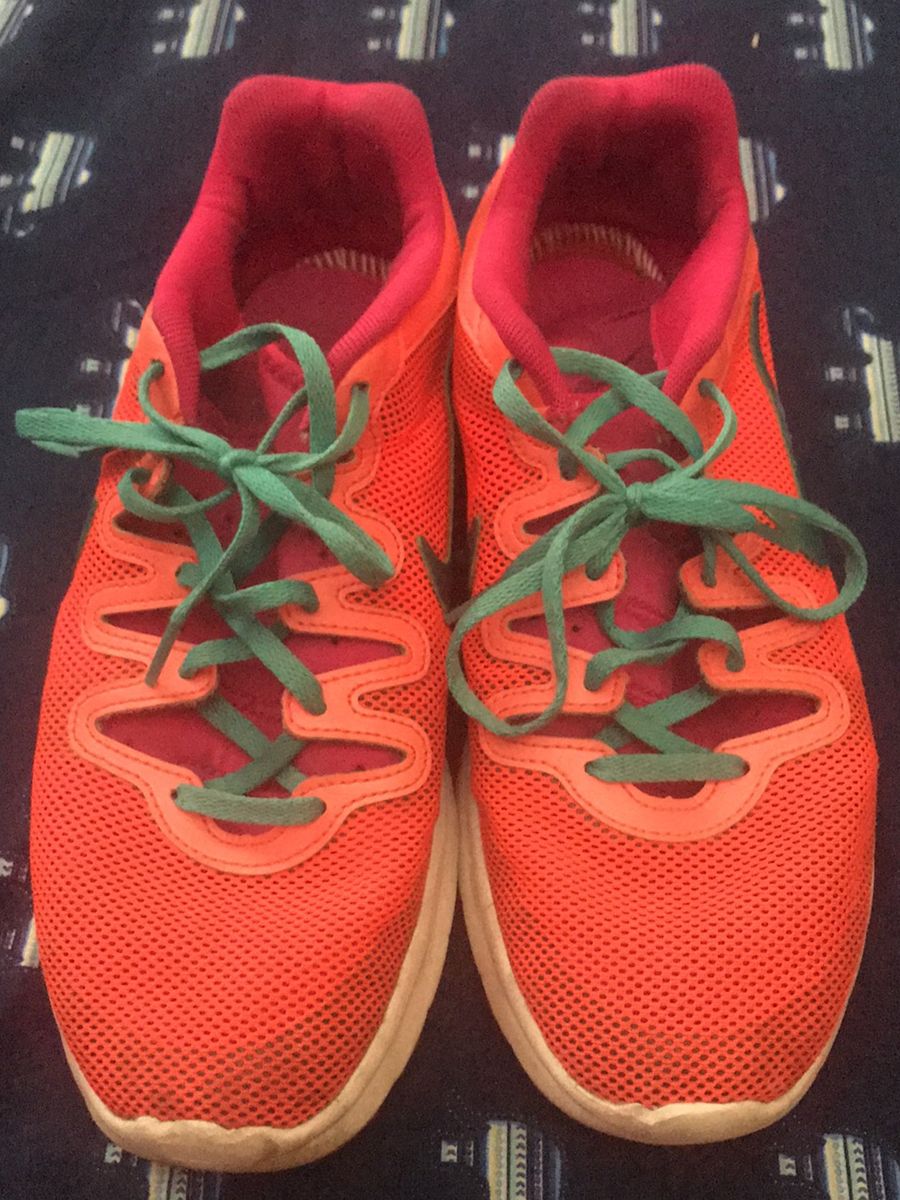 cadarço laranja nike