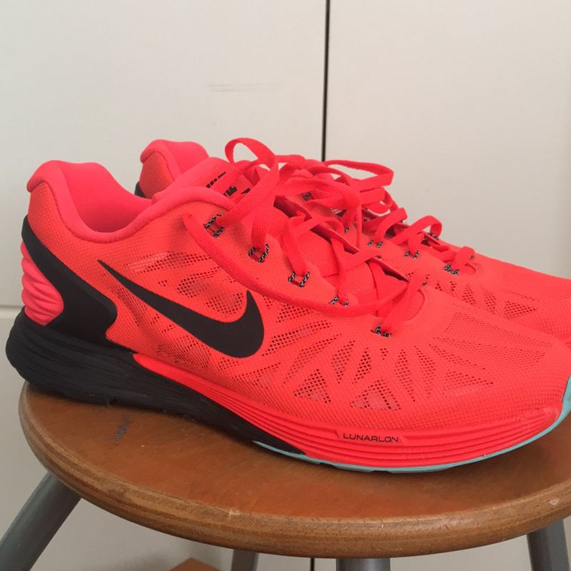 Tenis nike solado store laranja