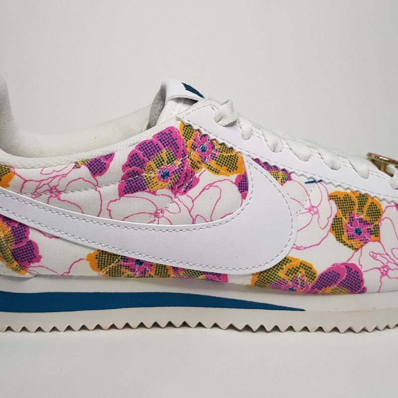 Tenis nike feminino store floral