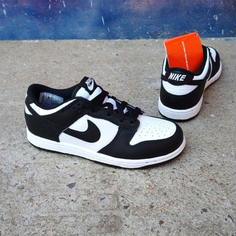 https://photos.enjoei.com.br/tenis-nike-dunk-low-panda-black-white-ps-preto-branco-dswt-84506805/800x800/czM6Ly9waG90b3MuZW5qb2VpLmNvbS5ici9wcm9kdWN0cy8yMjM2NDk5OS9jMTNmZGEyMTI5NGRhYjAzNmUwYjEzZjk2ZTVlZWU4ZS5qcGc