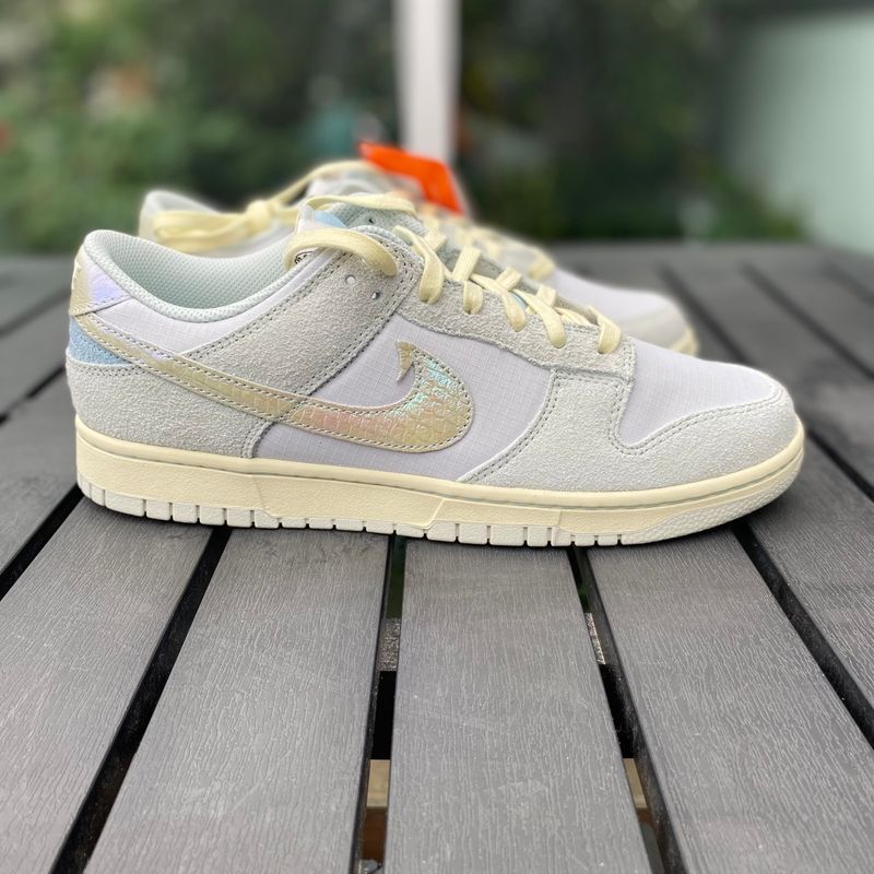 Nike store retro sneaker