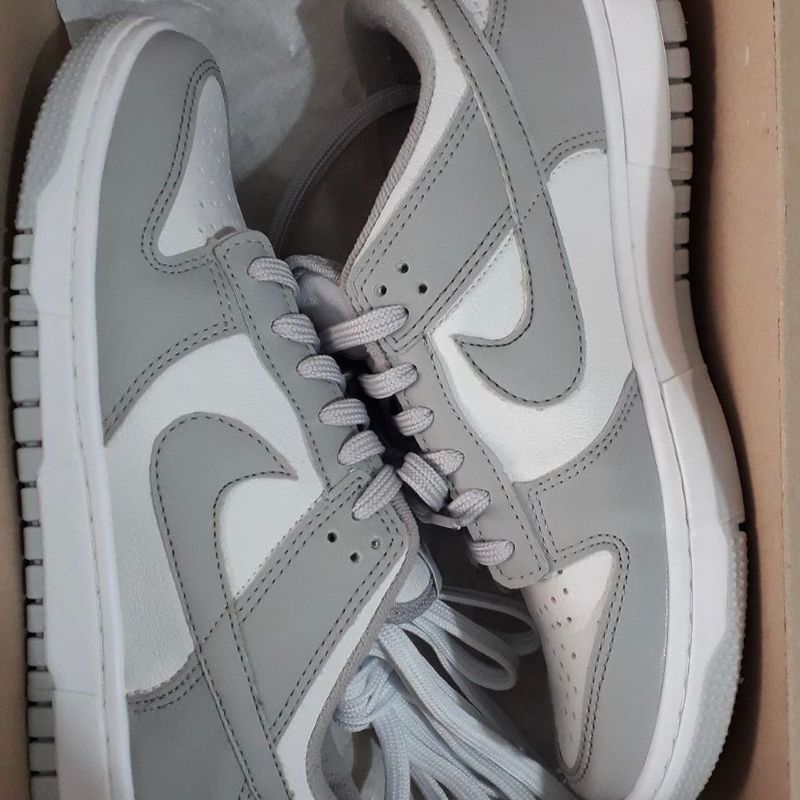 Tênis Nike Dunk Low Unissex Cinza e Branco Tênis Feminino Nike Usado  98563532 enjoei