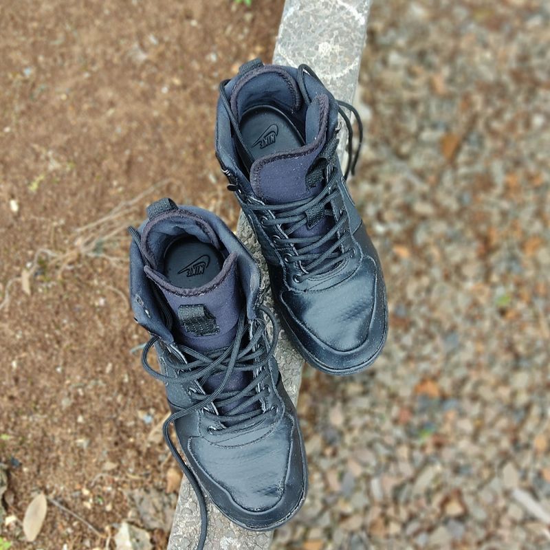 Nike ebernon mid winter on sale feet
