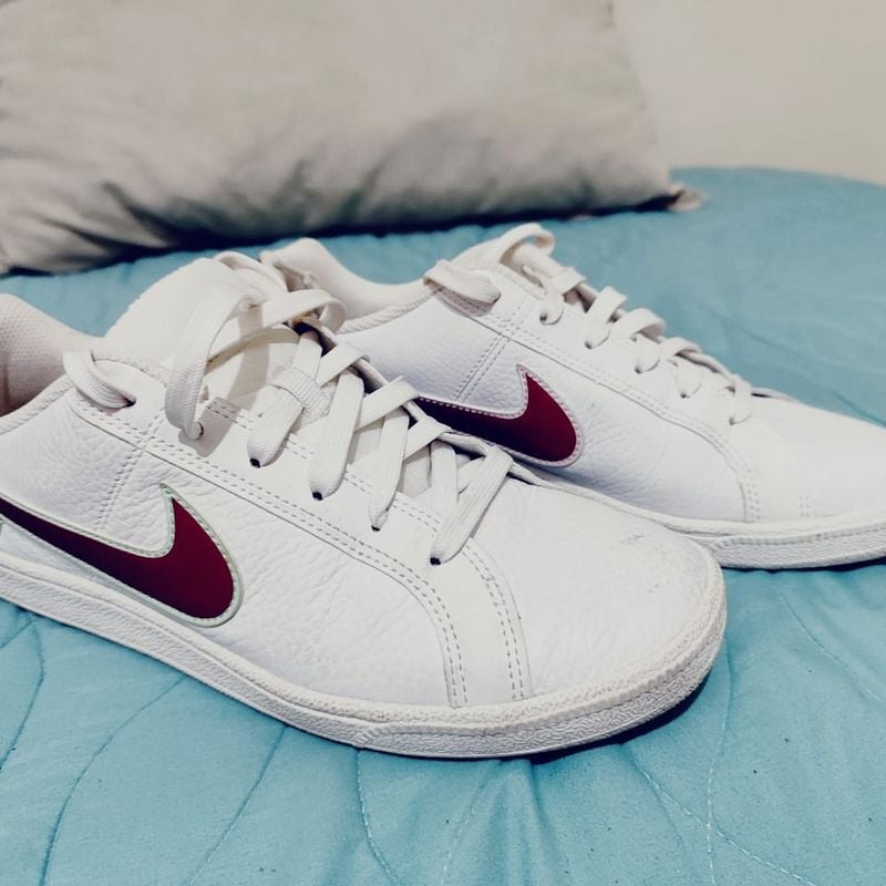 Tenis Nike em Couro (Legítimo) Feminino 39 Nike Usado 110900629