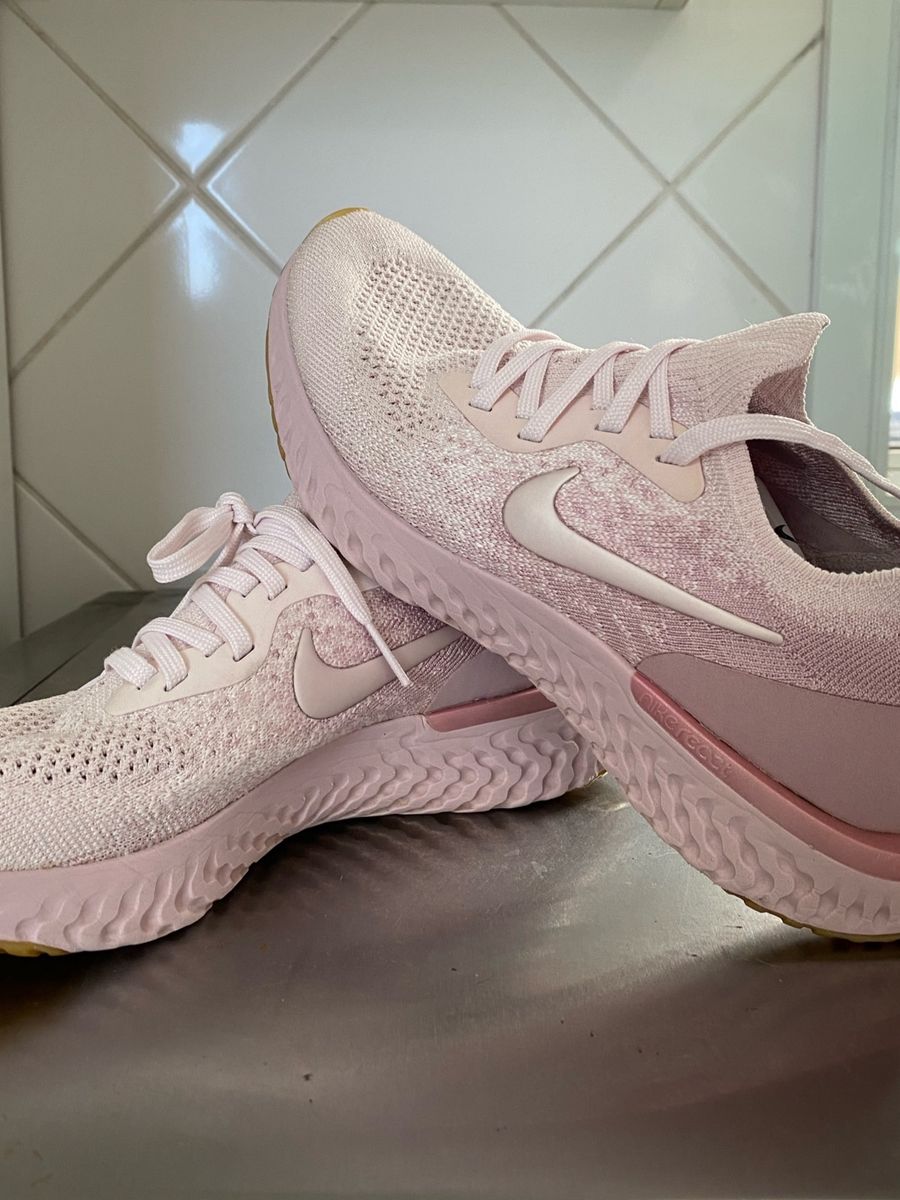 Epic react discount flyknit pearl pink