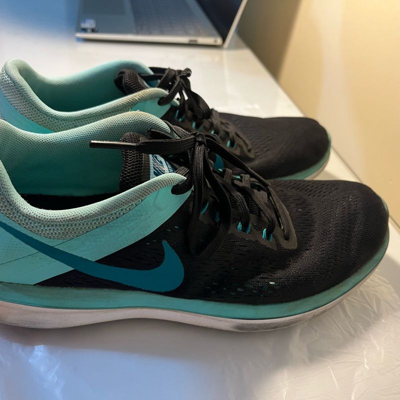 Tênis Nike Esportivo Feminino Preto e Verde Água Nike Usado