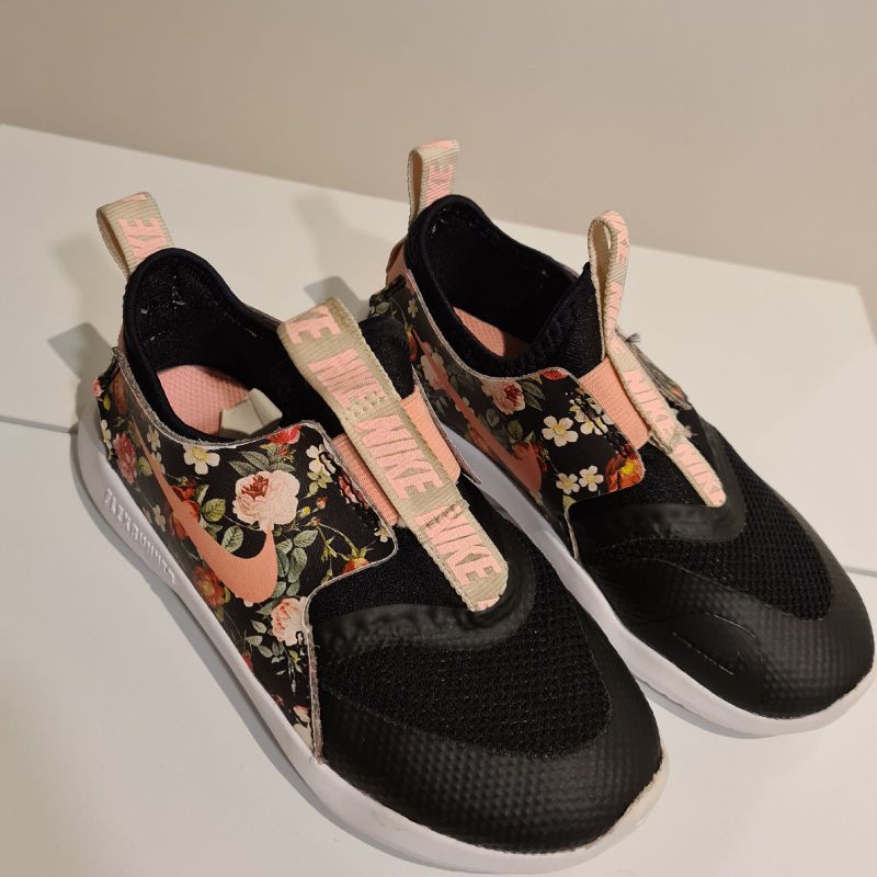 Nike flex store runner vintage floral