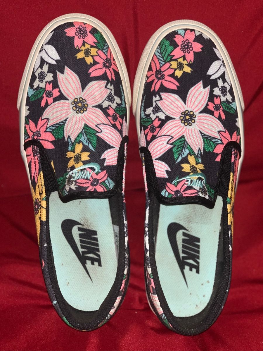 tenis nike feminino florido