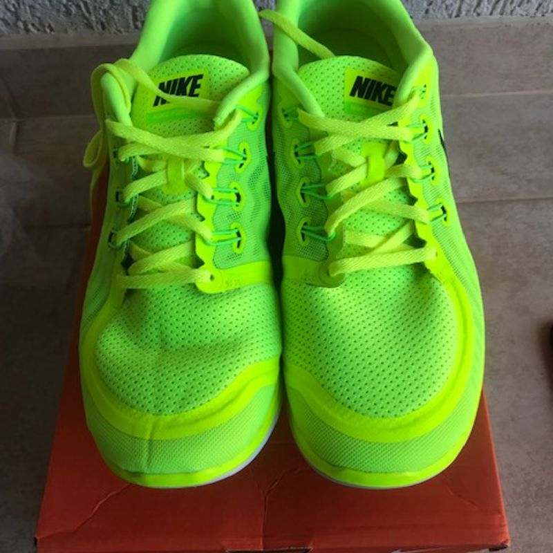 Highlighter best sale yellow nikes