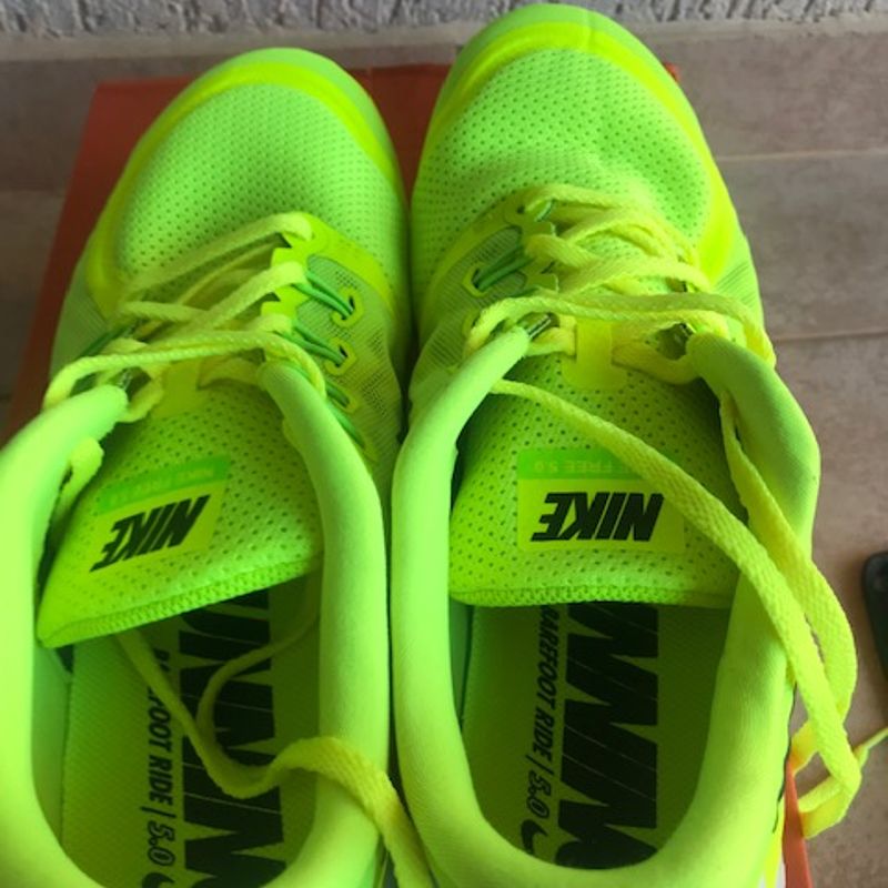 Fluorescent sales yellow nike