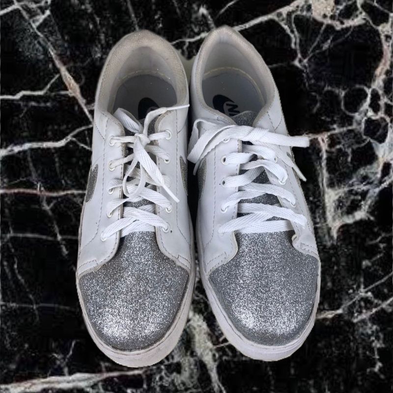 Nike sparkling hot sale sneakers