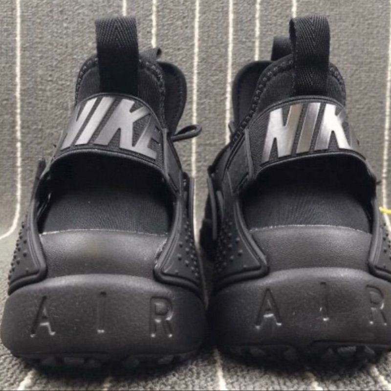 Nike air best sale huarache triple black