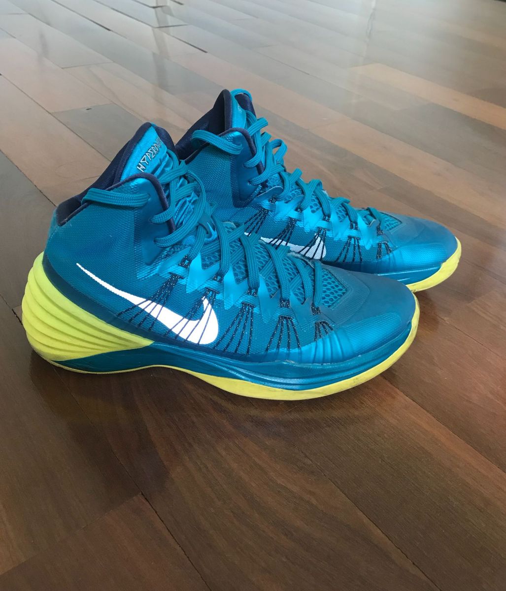 tenis nike azul e amarelo