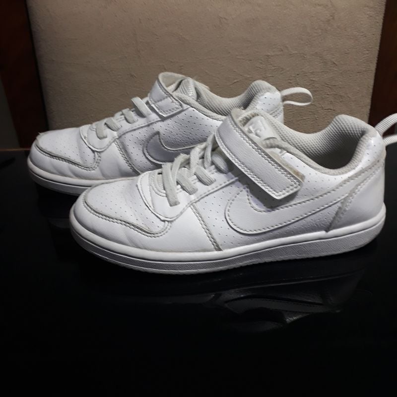 Tenis nike con broche hotsell
