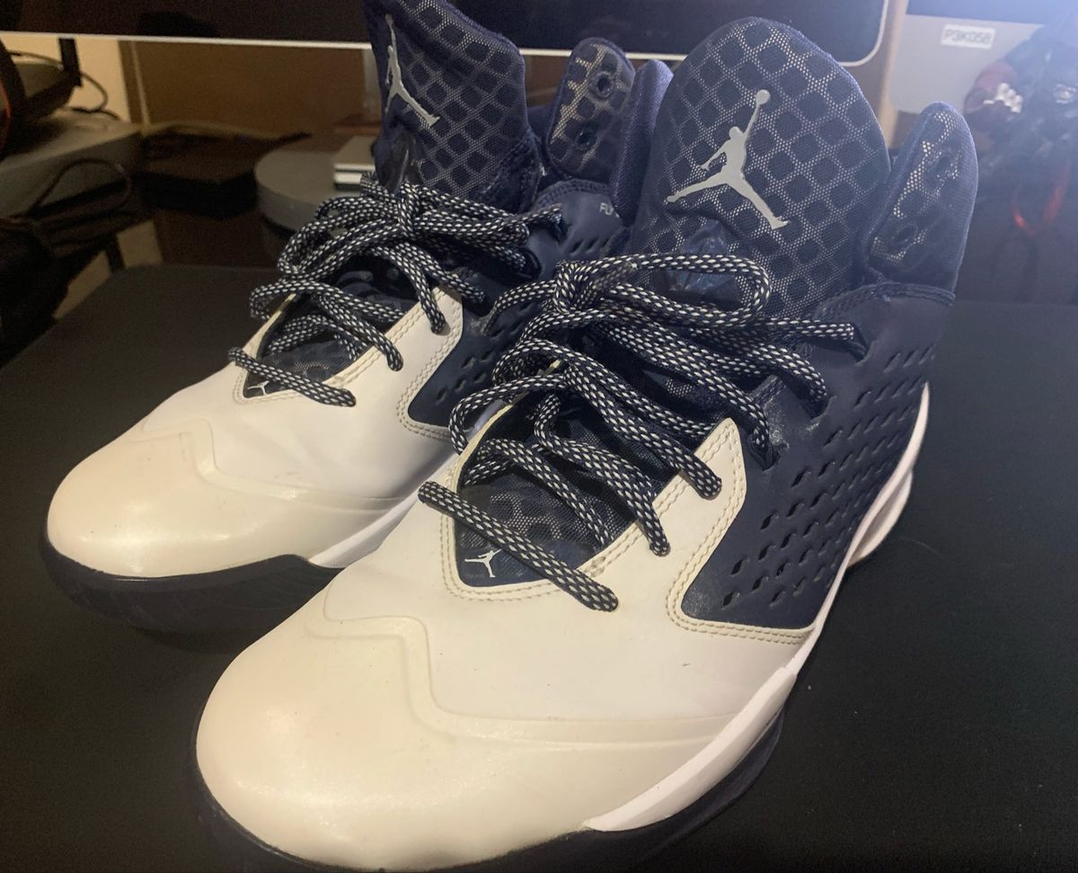 tenis jordan flywire