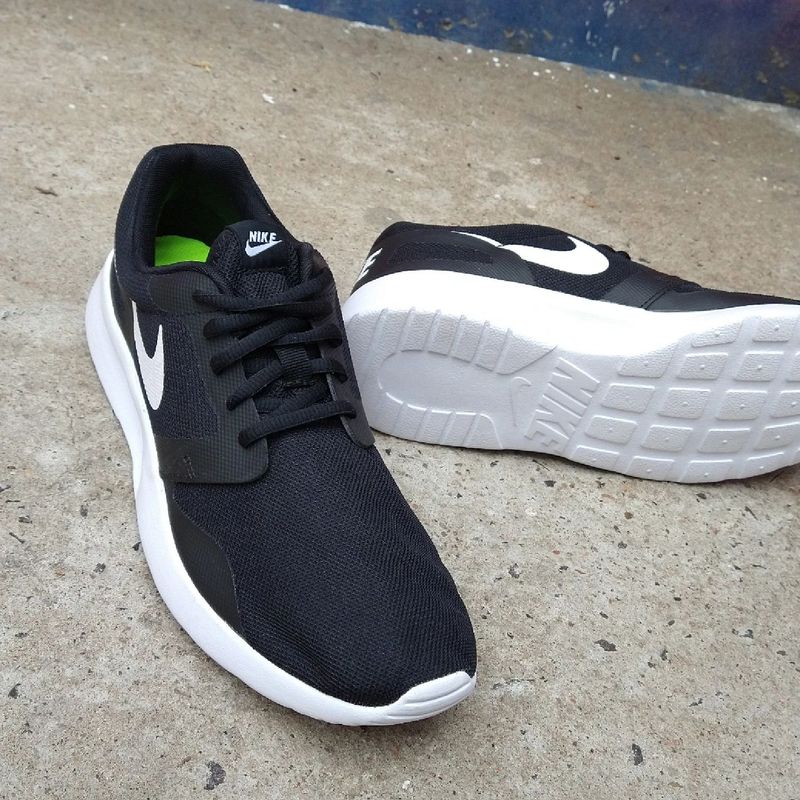 Nike kaishi hot sale black and white